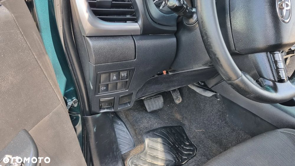 Toyota Hilux 4x4 Double Cab Autm Executive - 29