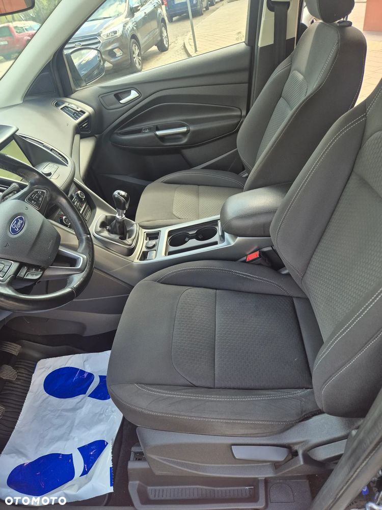 Ford Kuga 1.5 EcoBoost 2x4 Titanium - 25