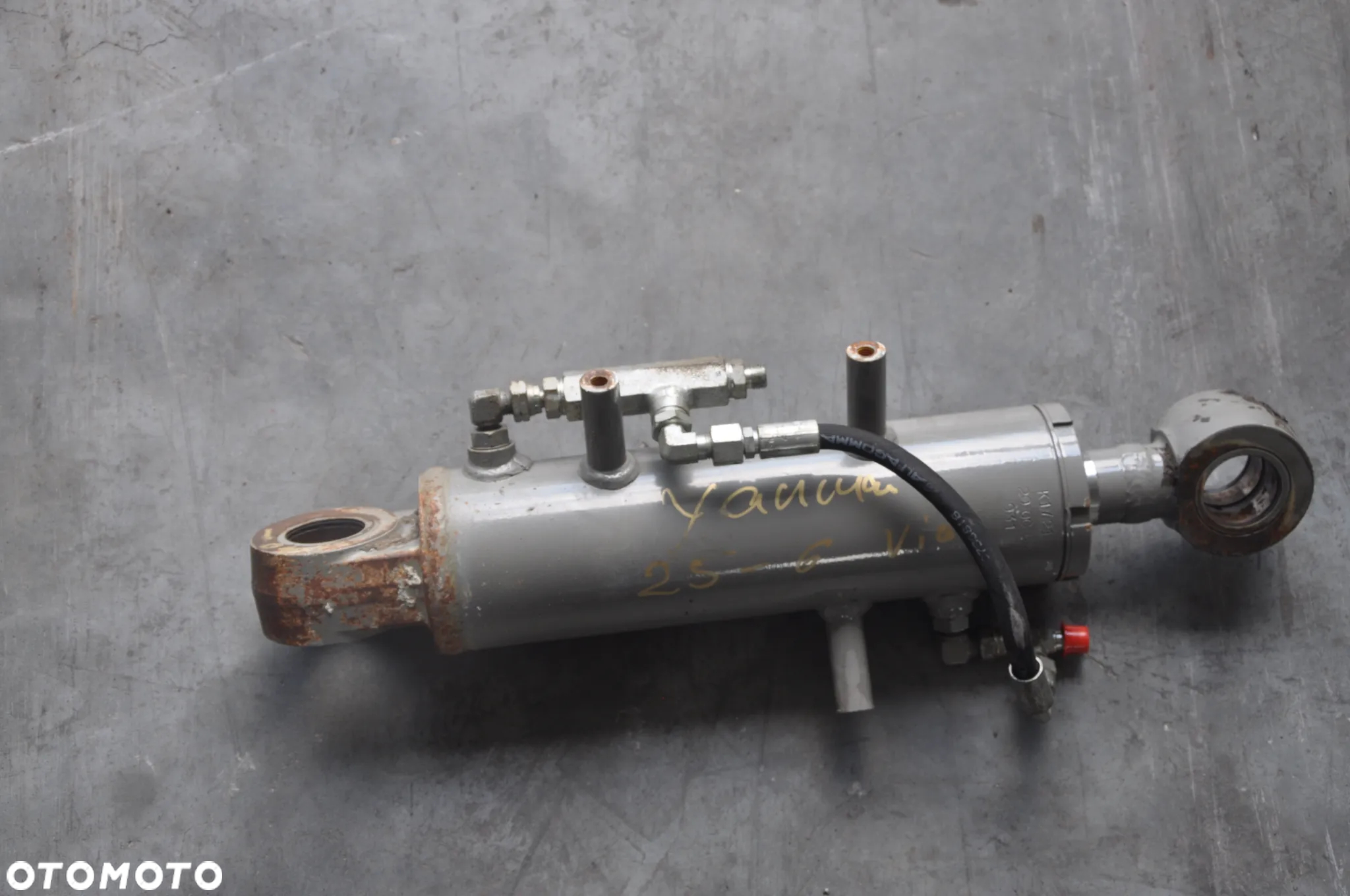 Siłownik hydrauliczny yanmar vio 25-6 - 2