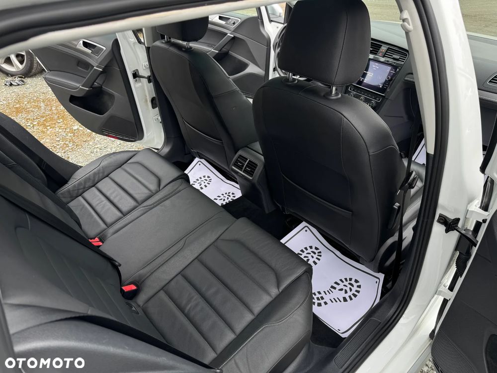 Volkswagen Golf - 24