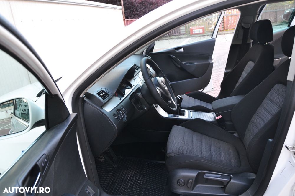 Volkswagen Passat Variant 2.0 TDI DPF R-Line Edition - 16