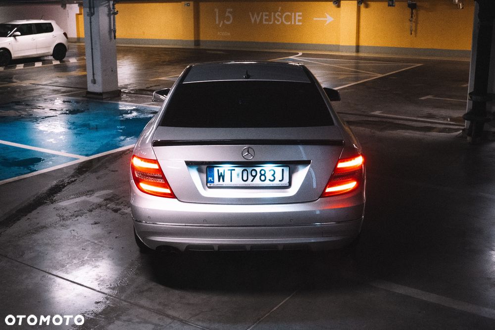Mercedes-Benz Klasa C 180 BlueEFFICIENCY 7G-TRONIC - 9