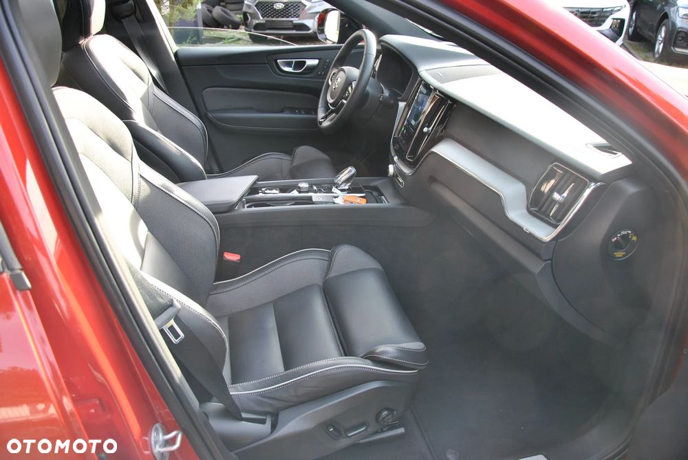 Volvo XC 60 B4 D R-Design - 13