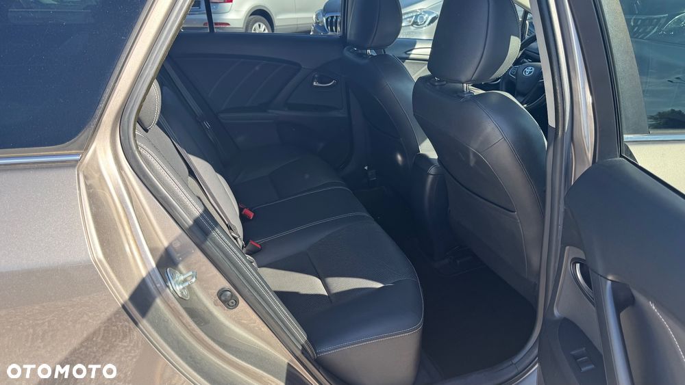 Toyota Avensis Touring Sports 1.8 Multidrive S Executive - 26
