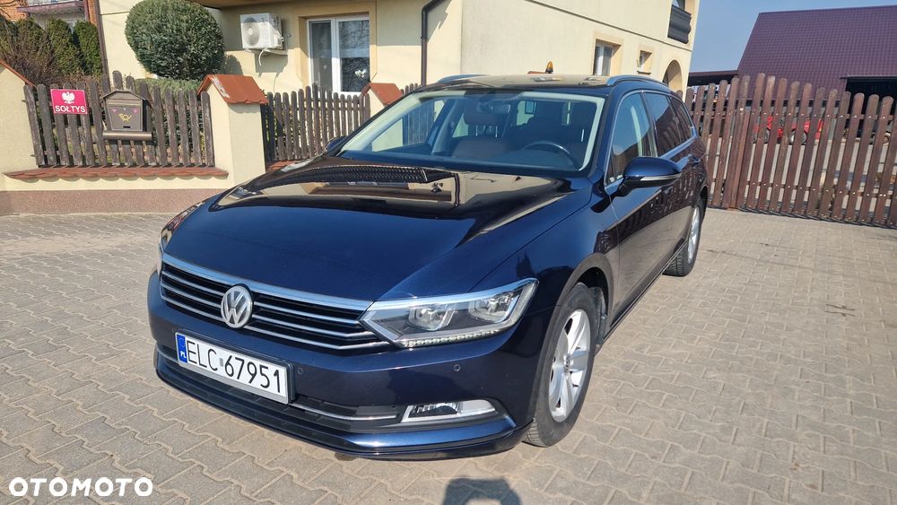 Volkswagen Passat - 1