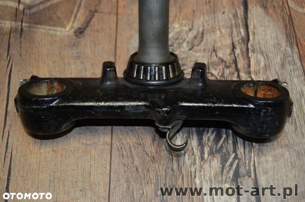 PÓŁKA DOLNA SZTYCA SUZUKI GN250 - 2