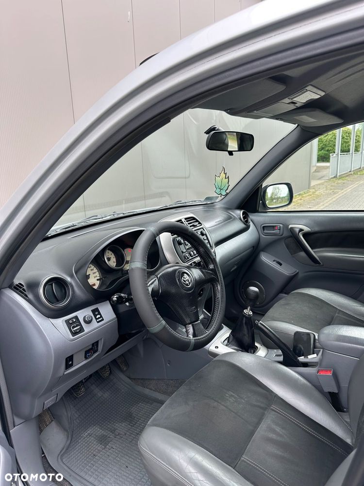 Toyota RAV4 - 7