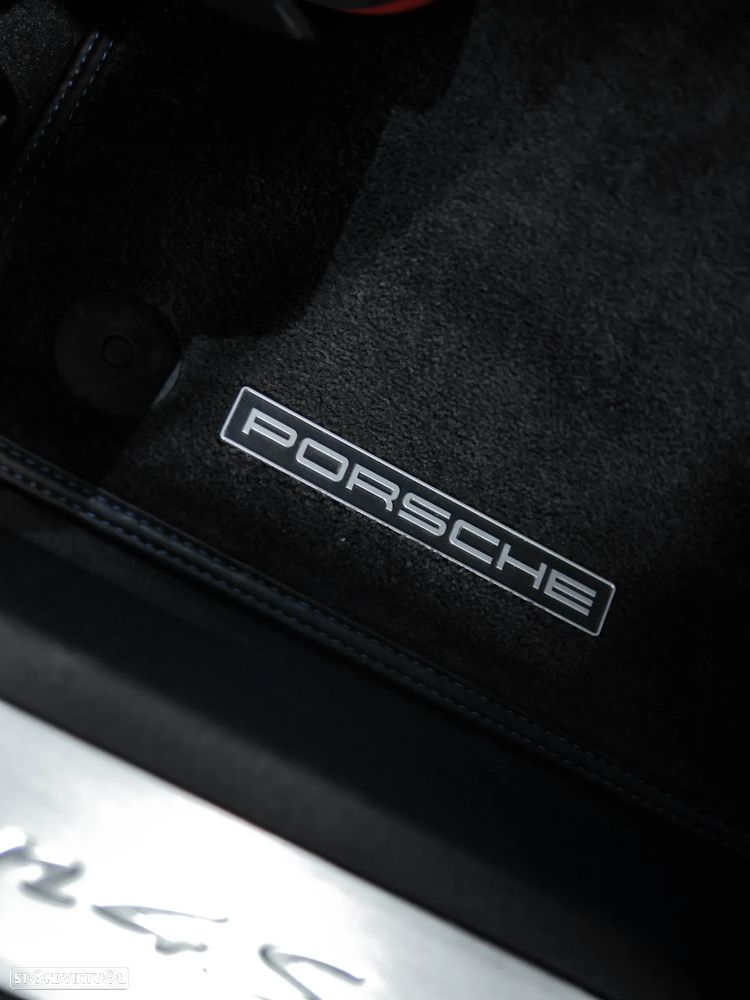 Porsche Taycan 4S - 13