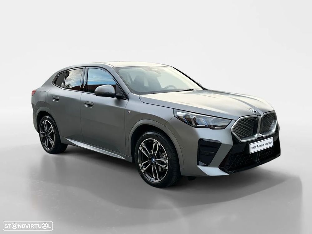 BMW iX2 eDrive20 Pack Desportivo M - 8