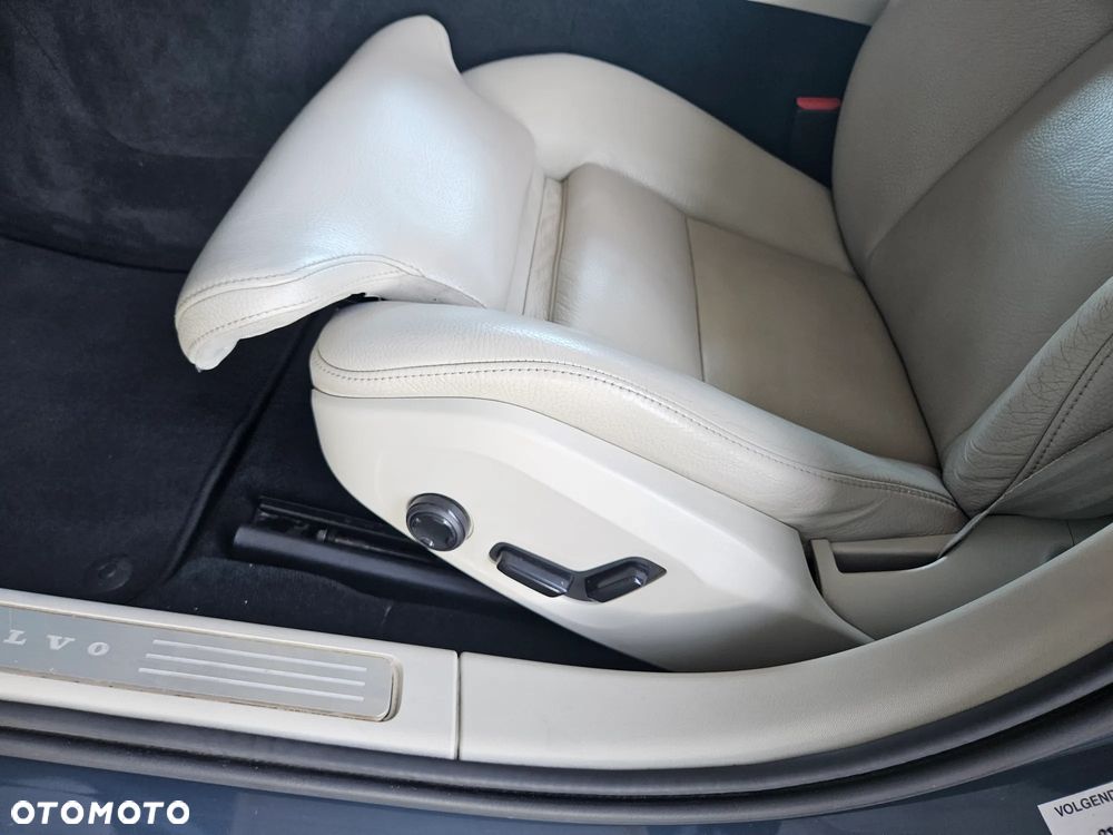 Volvo S90 D3 SCR Momentum Pro - 26