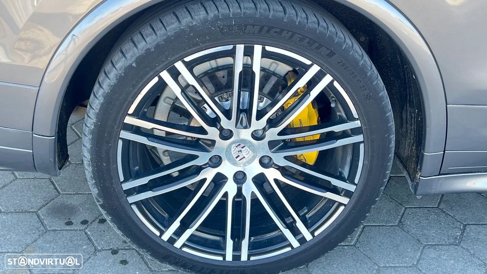 Porsche Cayenne Turbo S Tiptronic S - 6