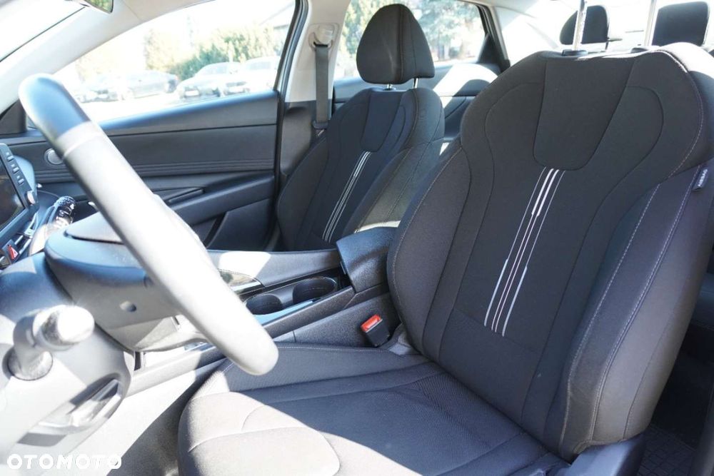 Hyundai Elantra - 10