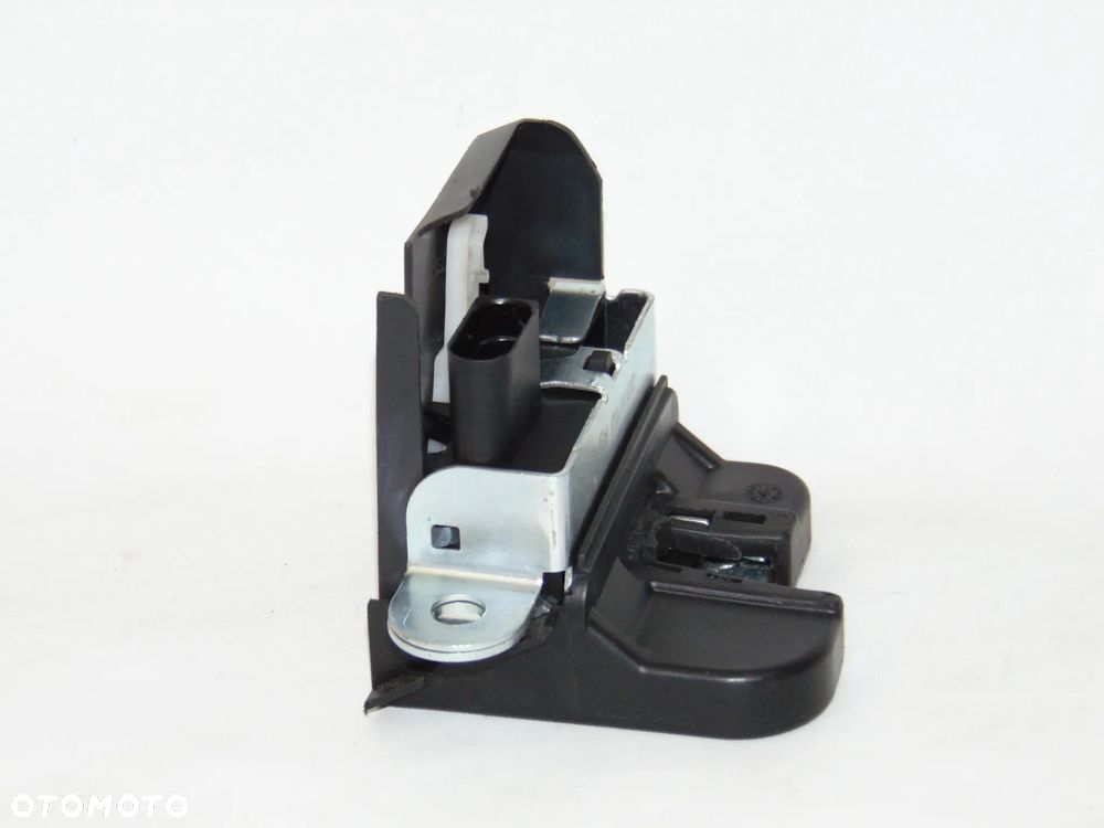 Zamek tylny tył klapy bagażnika VW Volkswagen Golf 5 V HB 03-08r - 5