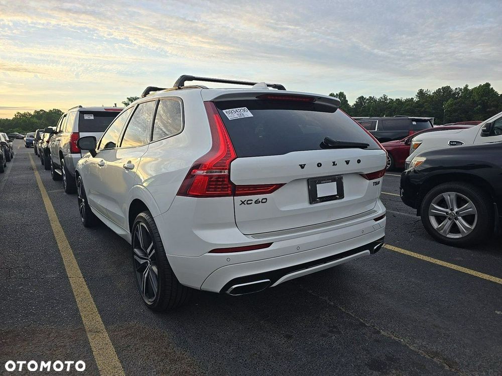 Volvo XC 60 T5 AWD R-Design - 5