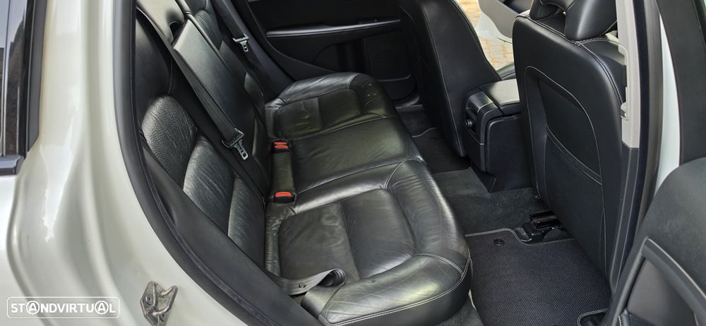 Volvo XC 70 2.0 D4 Momentum Geartronic - 31
