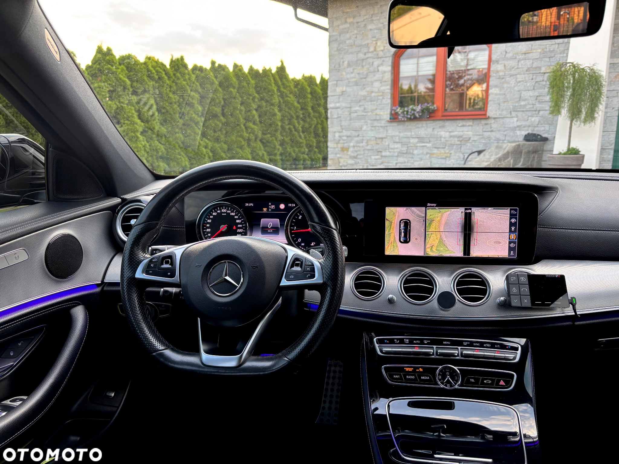 Mercedes-Benz Klasa E 220 d 9G-TRONIC AMG Line - 25