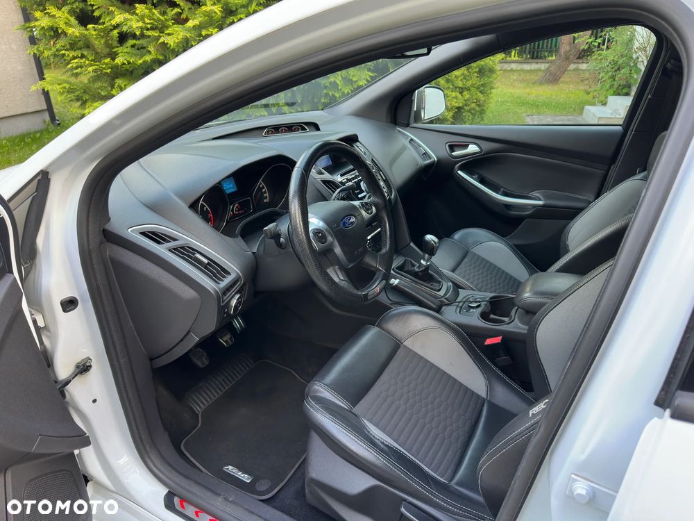 Ford Focus 2.0 EcoBoost ST - 12