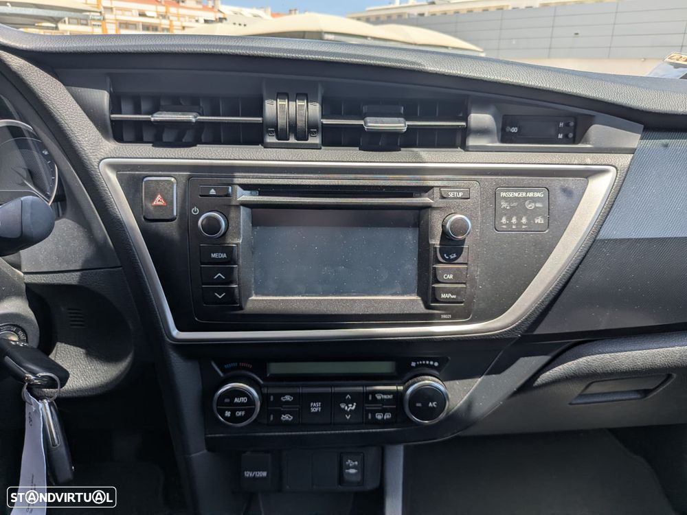 Toyota Auris Touring Sports 1.4 D-4D Com+P.Sport - 12