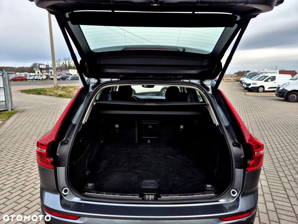 Volvo XC 60 B4 D AWD Geartronic Momentum Pro - 25