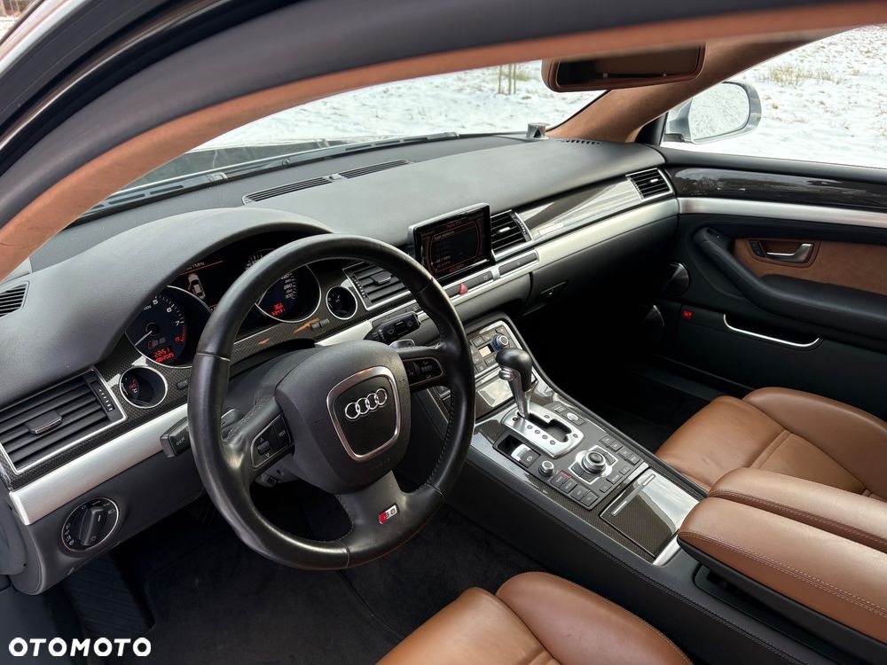 Audi S8 - 12