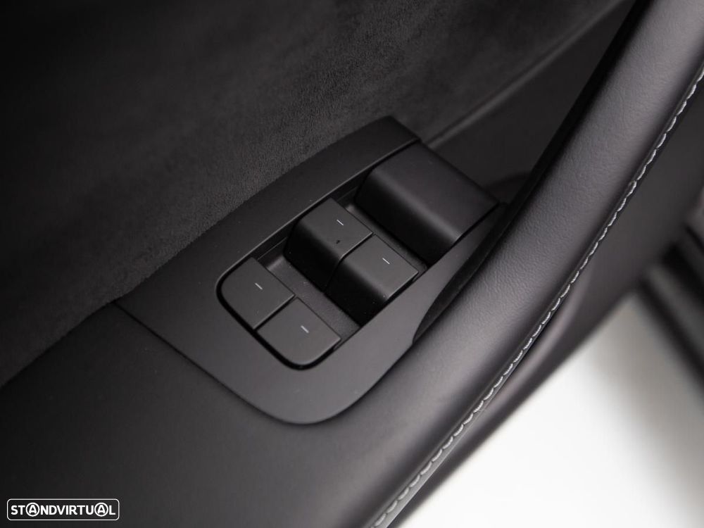 Tesla Model Y RWD - 16