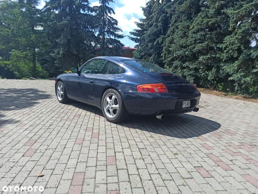 Porsche 911 Carrera - 4