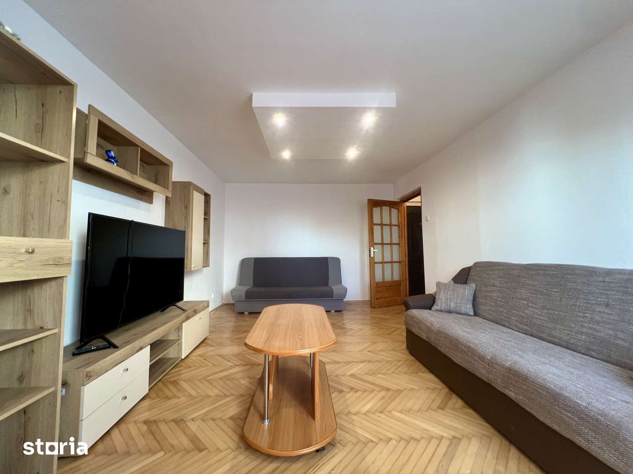 Apartament 4 camere, 77 mp utili, etaj 1, decomandat - zona Liceul Au — fotografia 1