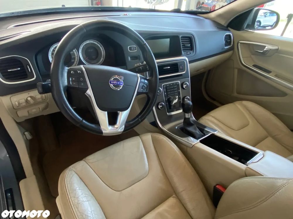 Volvo V60 D2 Momentum - 12