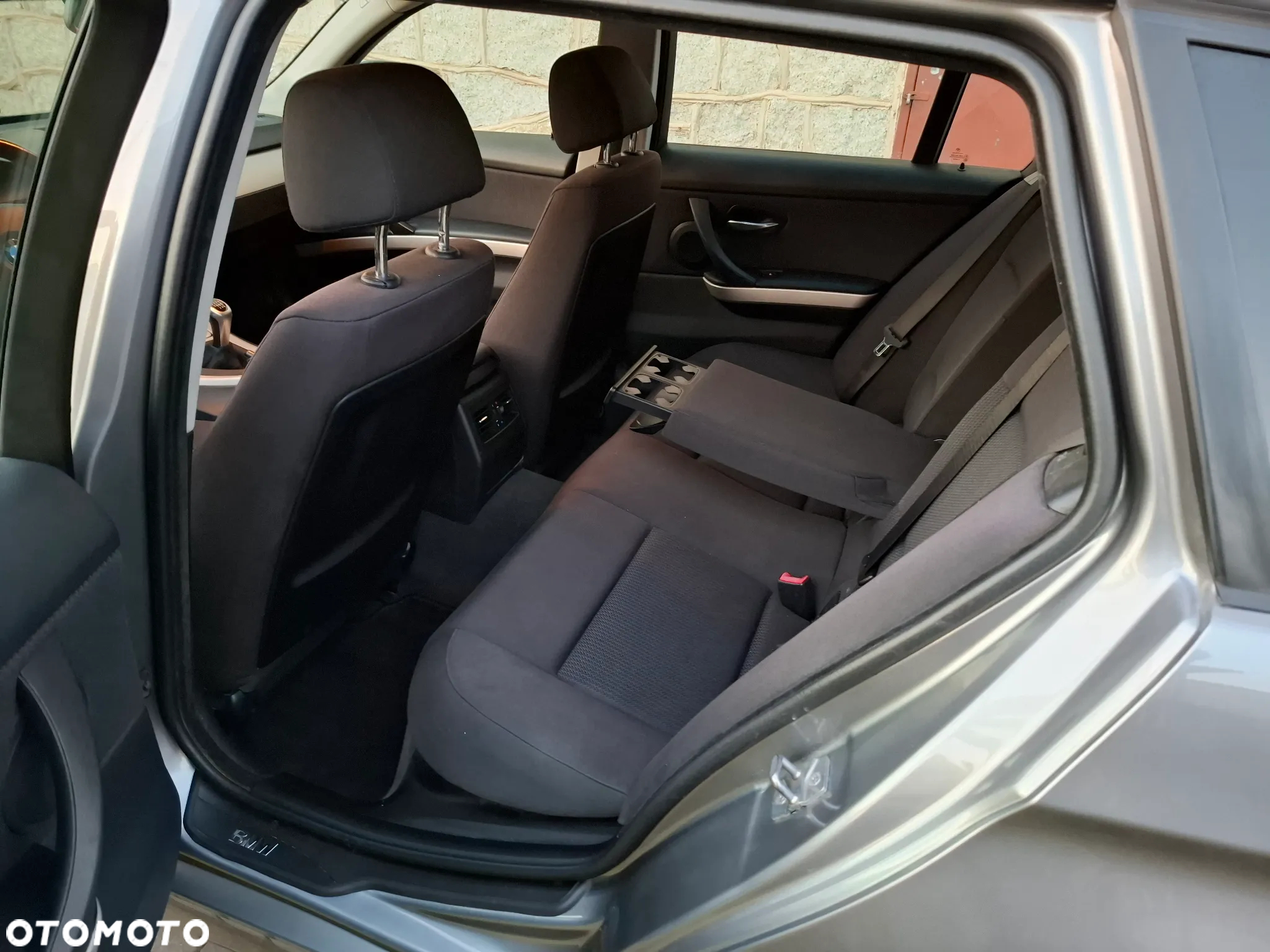 BMW Seria 3 318d DPF Touring - 14