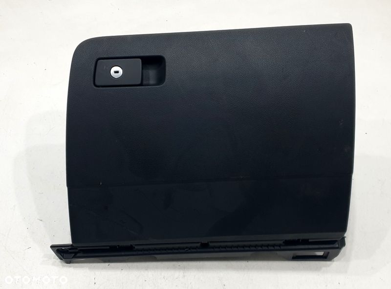 VW Passat B8 Schowek Pasażera - 1