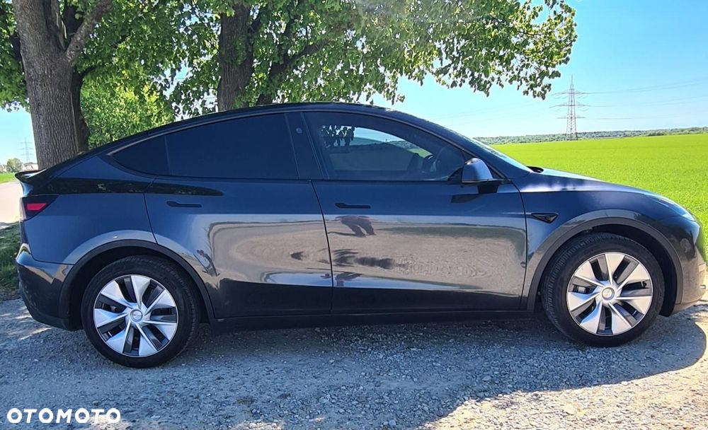 Tesla Model Y - 7