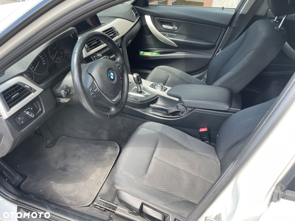 BMW Seria 3 318d Sport Line - 12