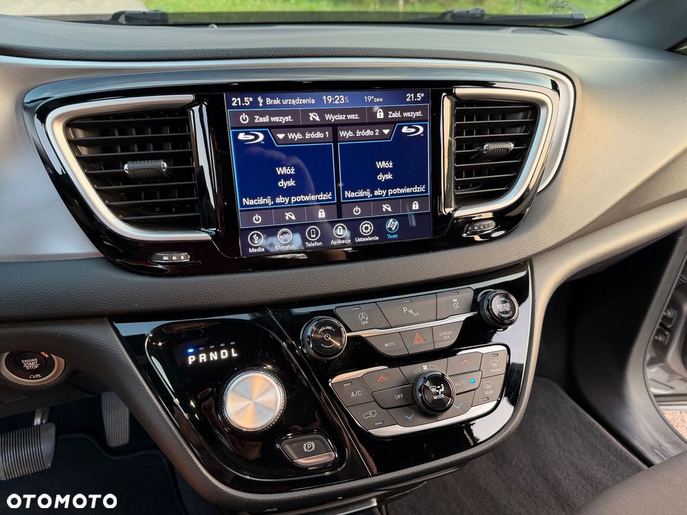 Chrysler Pacifica - 12