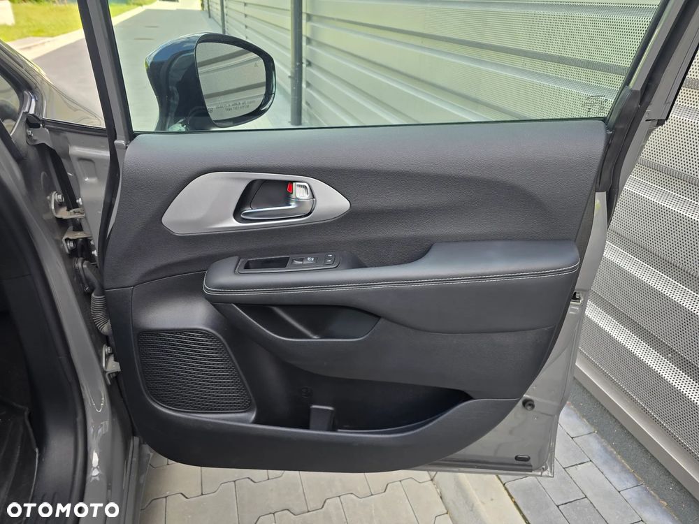 Chrysler Pacifica - 38