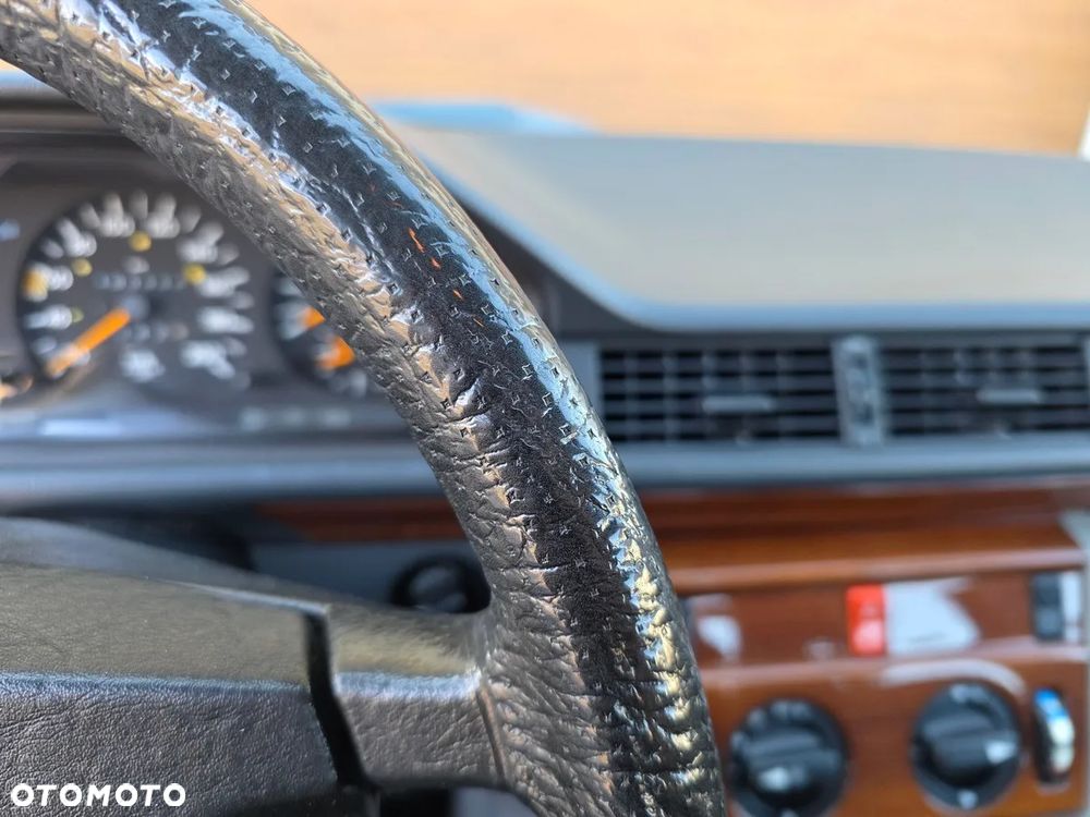 Mercedes-Benz W124 (1984-1993) - 12