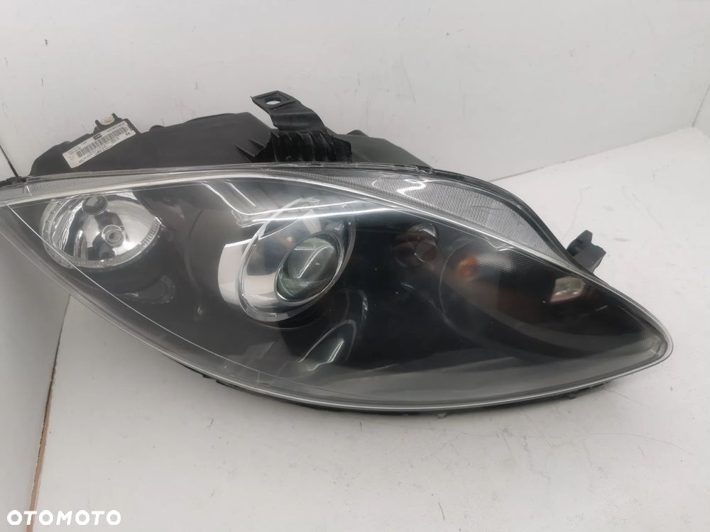 Lampa prawa Xenon Seat Leon 2 II  Altea toledo 1P1941754a  89318745 - 3