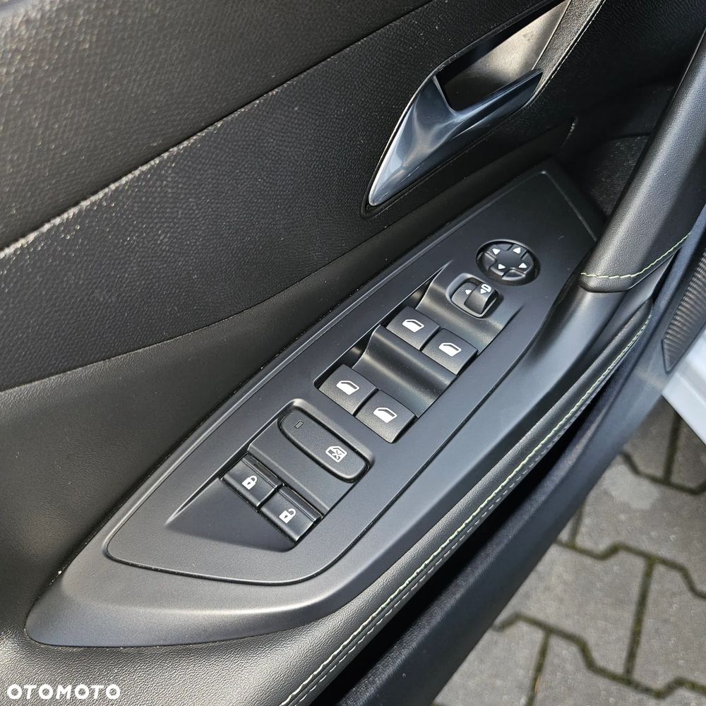 Peugeot 308 1.2 PureTech GT S&S EAT8 - 11