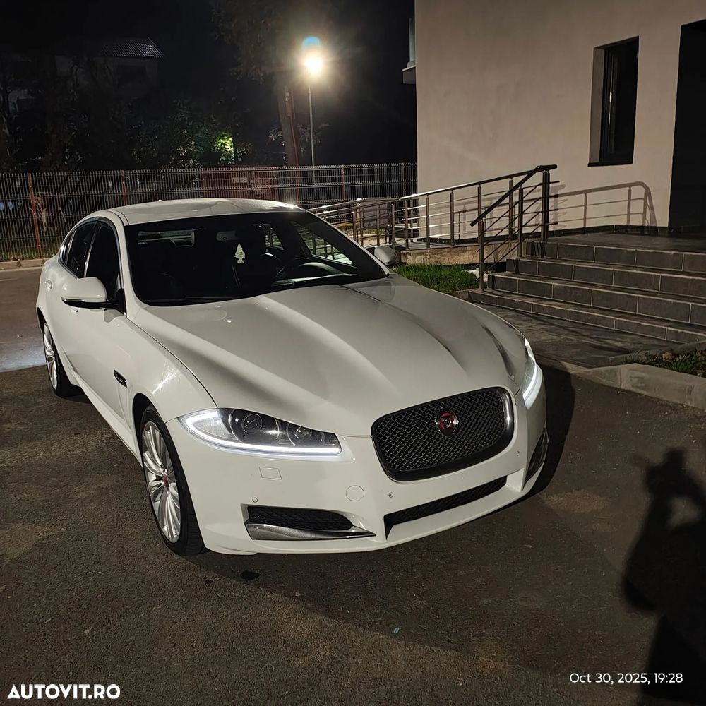Jaguar XF 2.2D Portfolio - 1