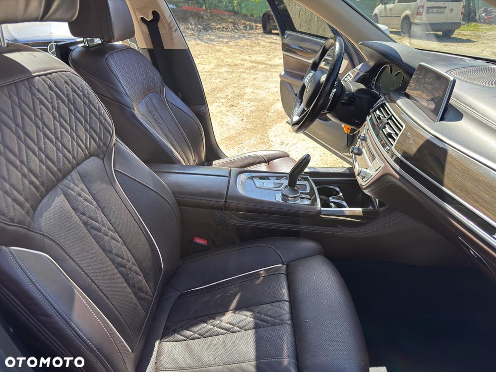 BMW Seria 7 750i xDrive Edition Exclusive - 3