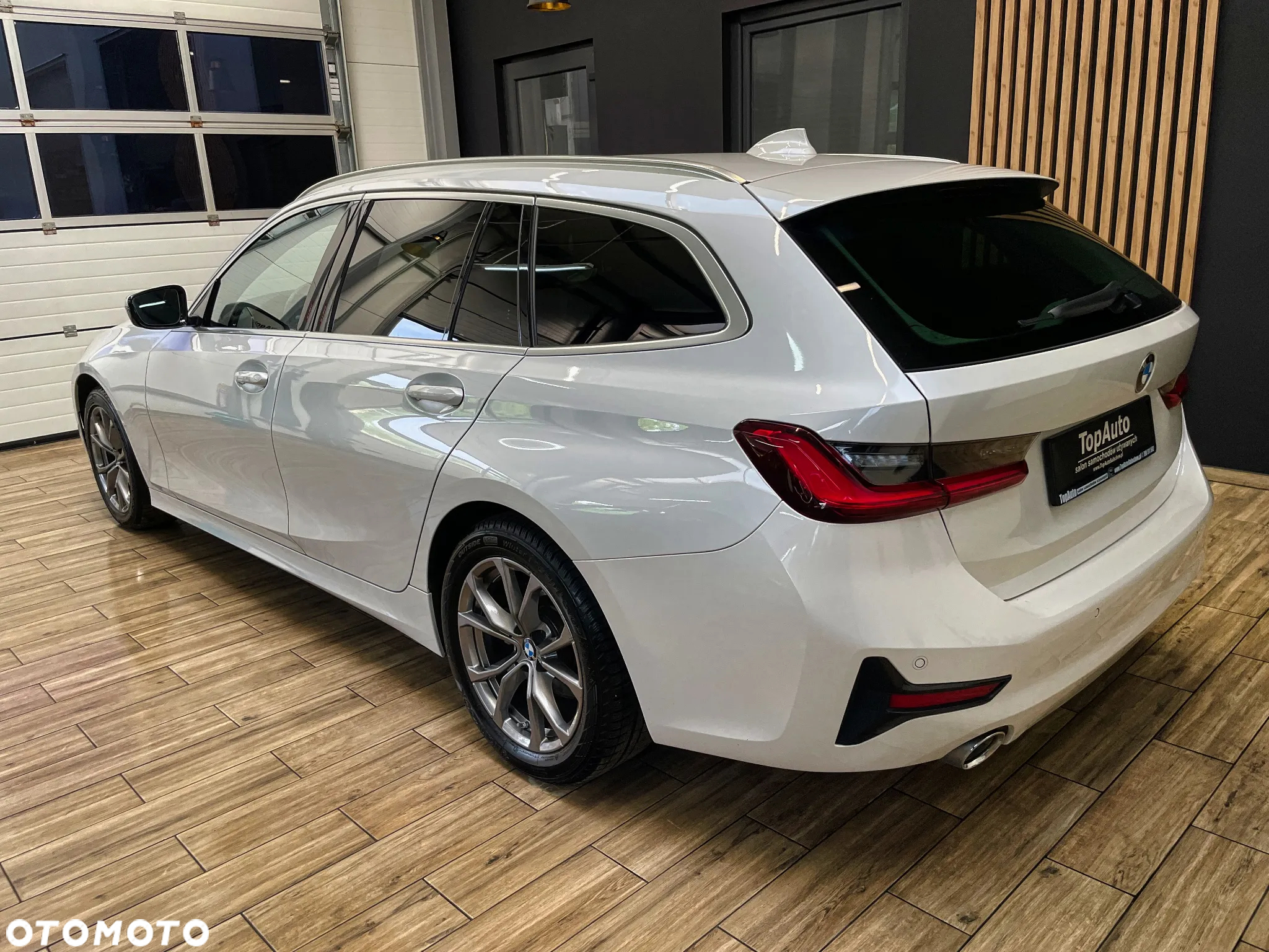 BMW Seria 3 320d Touring - 9