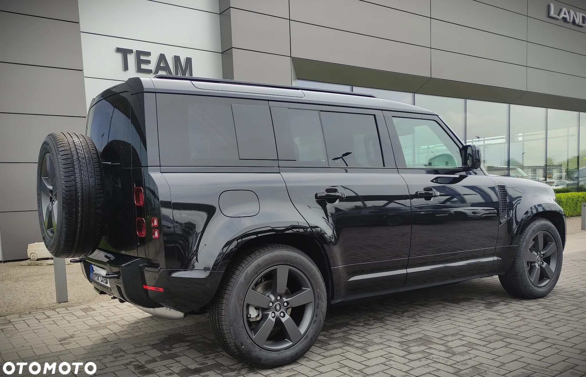 Land Rover Defender - 10
