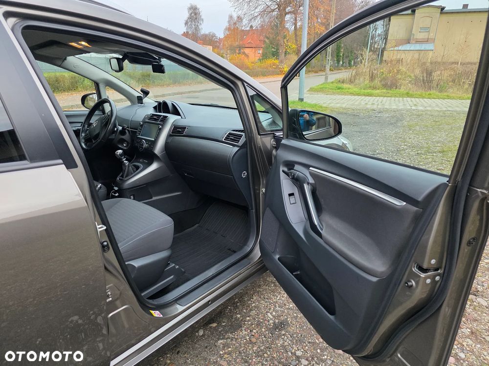 Toyota Verso 1.8 Premium - 21