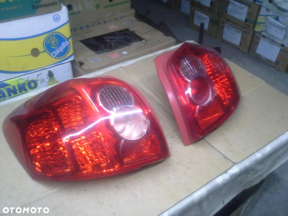 Toyota Auris I HB 5D lampy tylne EU - 2