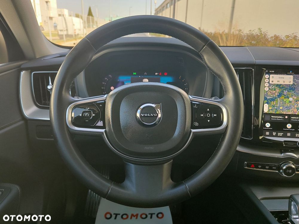 Volvo XC 60 B4 D Plus Dark - 17