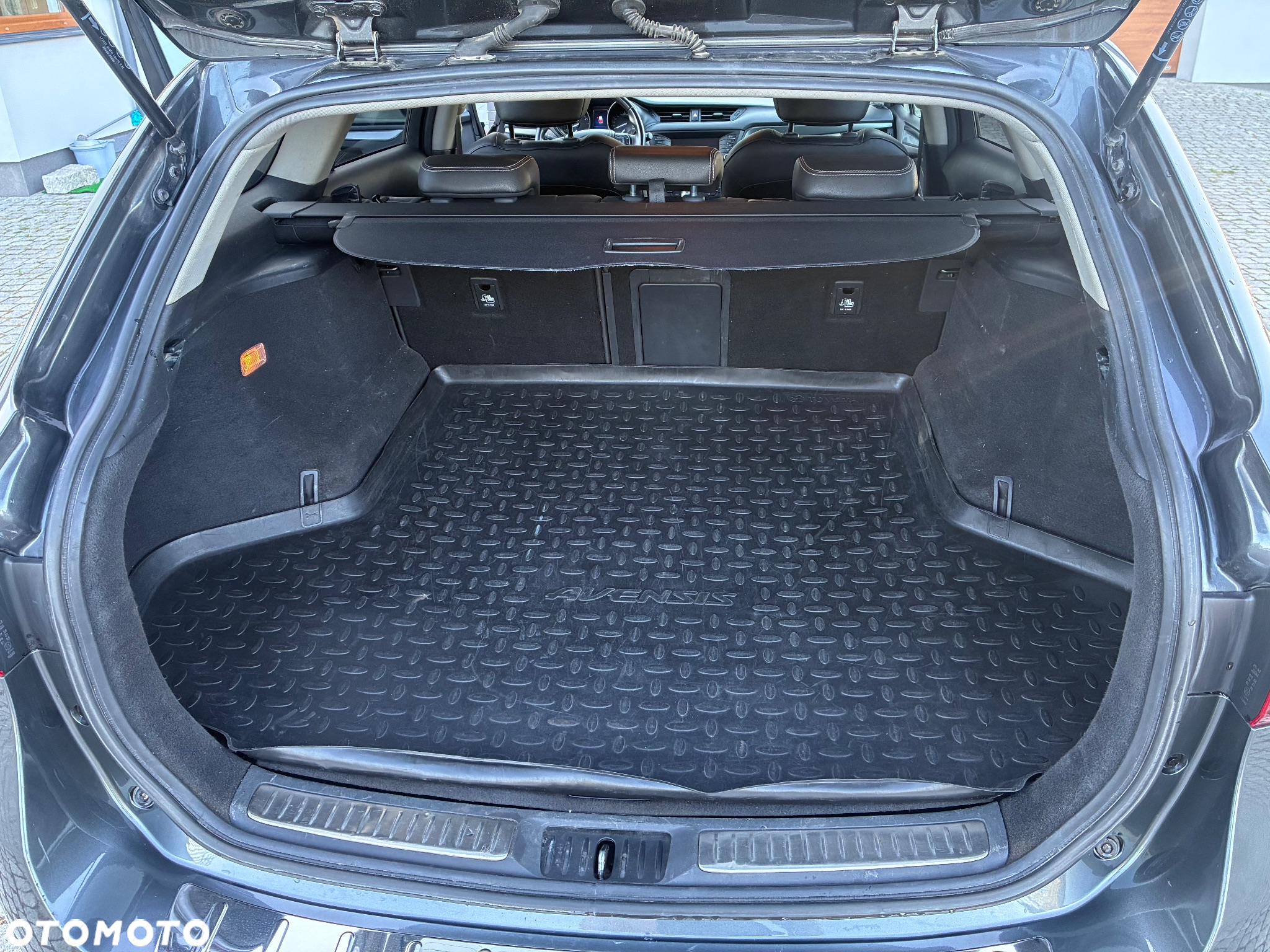Toyota Avensis 1.8 Premium - 11