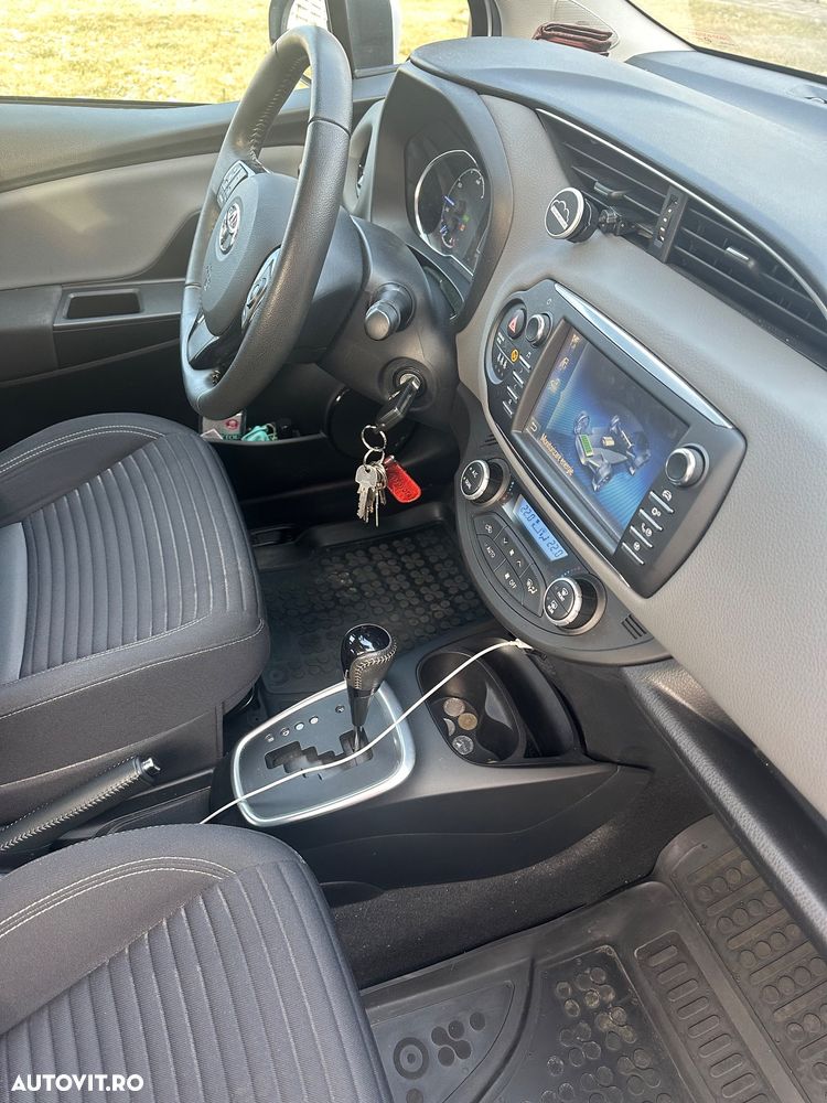 Toyota Yaris 1.5 VVT-i HSD Luna - 10