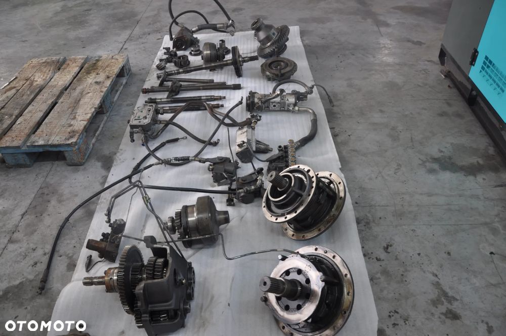 Wom koło talerzowe pompa rozdzielacz Massey Ferguson 7480