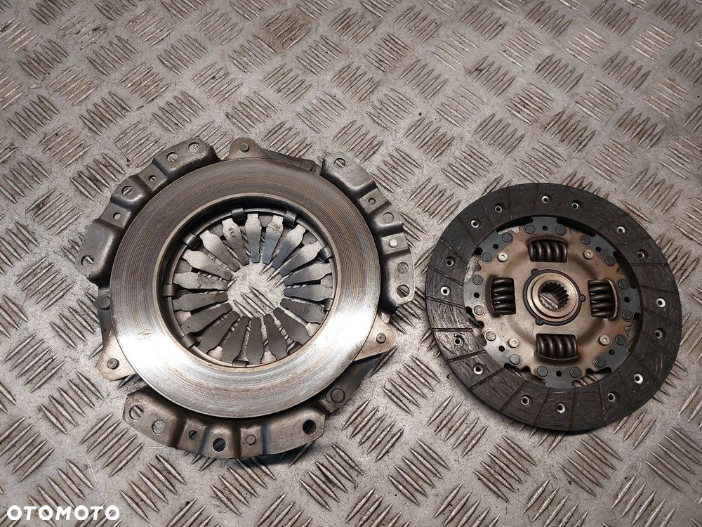 SPRZĘGŁO TARCZA + DOCISK   TOYOTA YARIS I 1.0 16V - 4