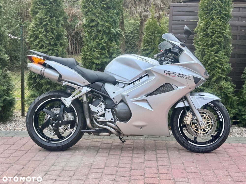 Honda VFR - 3