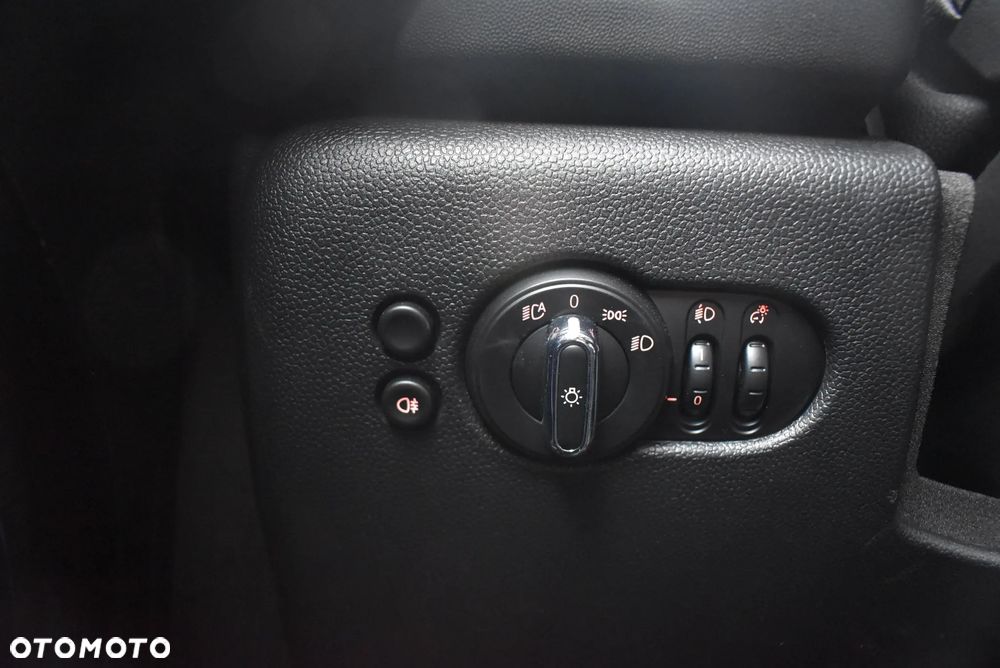 MINI Cooper Standard - 24